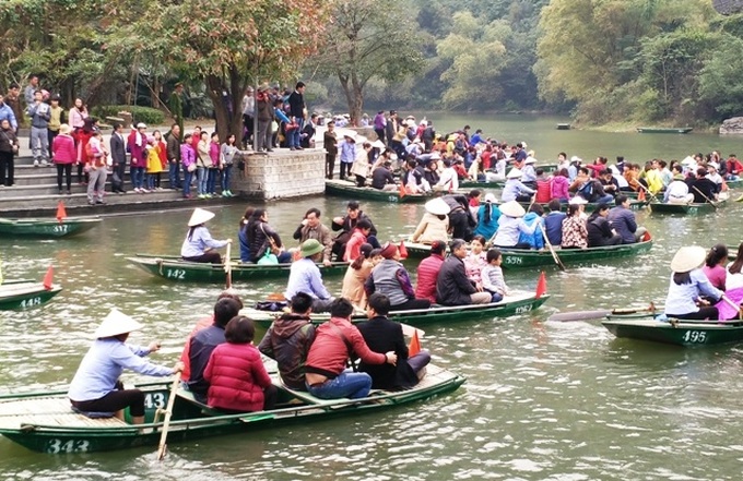 Trang An jammed as people flock to King Kong 2 filming site - 1