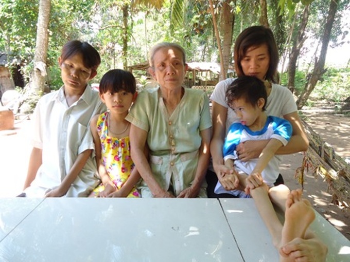 Little girl suffers from undiagnosed diseases - 2 Little girl suffers from undiagnosed diseases - 2