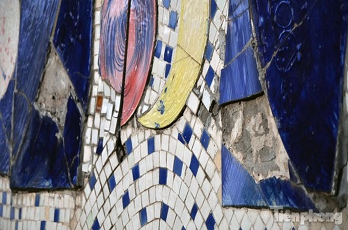 Hanoi record-breaking mosaic seriously deteriorating - 7 Hanoi record-breaking mosaic seriously deteriorating - 7