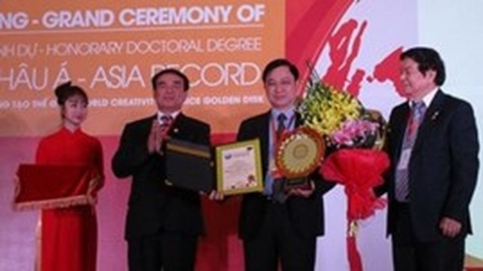 Vietnamese physician wins Asia Record - 1