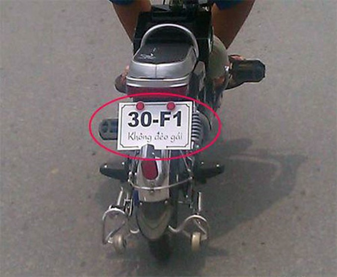 Strange license plates show lax management - 3