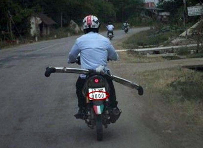 Strange license plates show lax management - 8