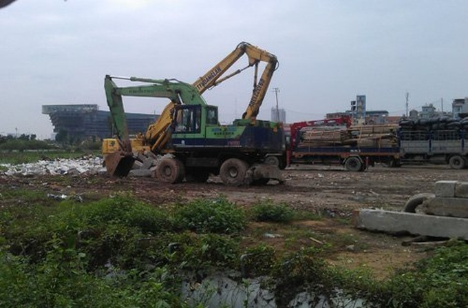 USD1-billion hotel project lot remains a wasteland - 2 USD1-billion hotel project lot remains a wasteland - 2