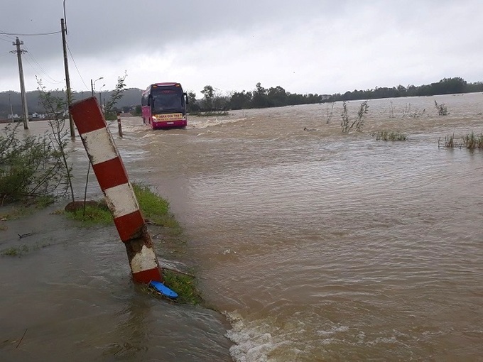 Binh Dinh homes submerged by heavy rain - 3