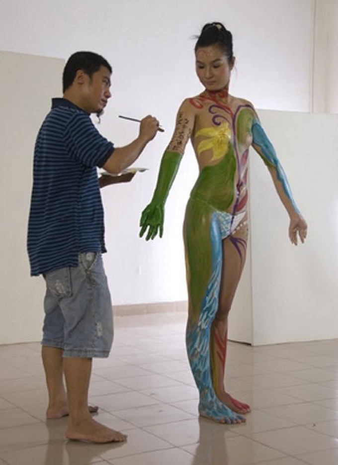 Artist bemoans difficulties facing body painting - 1 Artist bemoans difficulties facing body painting - 1