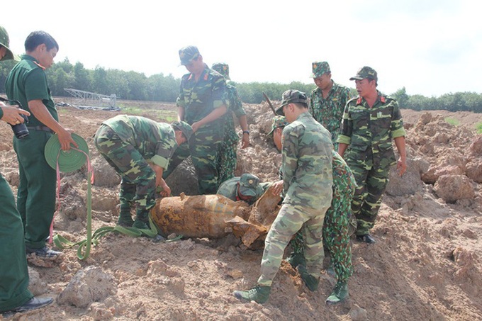 220-kilo war-left bomb disposed in Tay Ninh - 1
