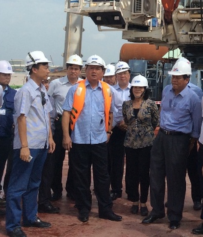 Transport Minister blames Chinese, Korean contractors for slow projects - 1