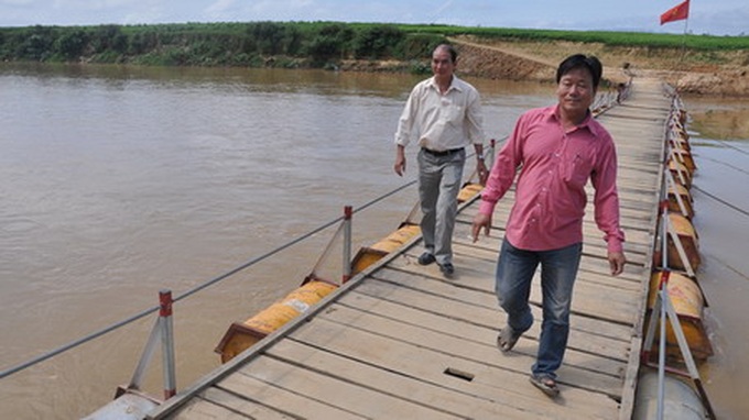 Local man uses life savings to build bridge in central Vietnam - 1 Local man uses life savings to build bridge in central Vietnam - 1