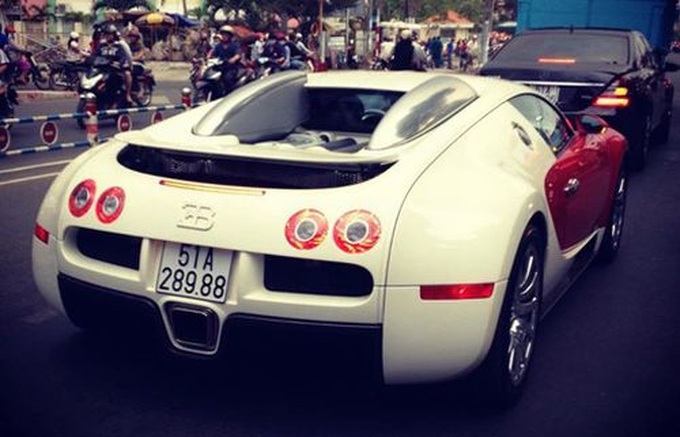 World's fastest car hits the road in HCM City - 1