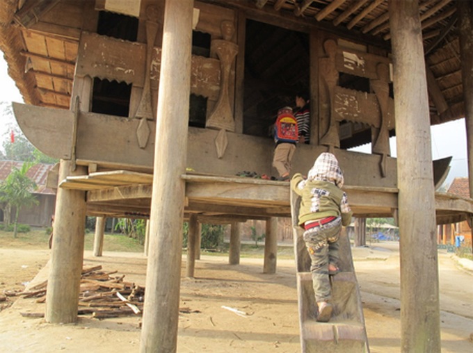 Communal house provides education for highland children - 2