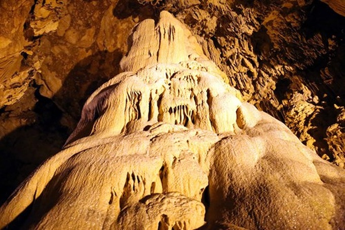 Thousand-year old cave gives Cao Bang a splendid beauty - 9