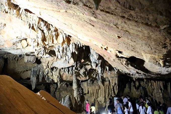 Thousand-year old cave gives Cao Bang a splendid beauty - 4