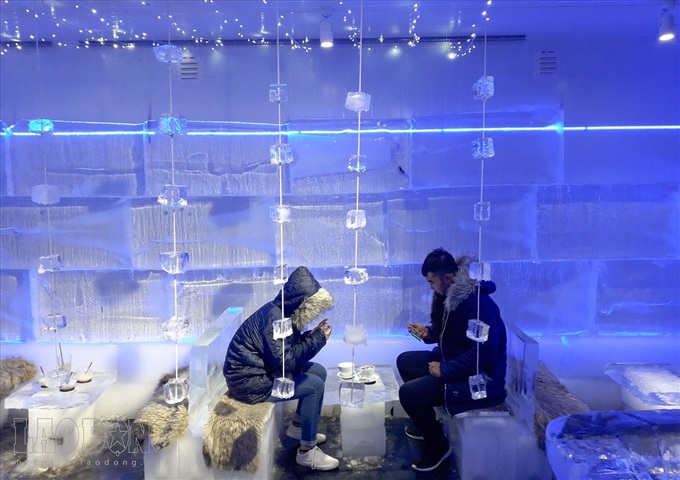 Icy coffee shop proves popular during heat wave - 2 Icy coffee shop proves popular during heat wave - 2