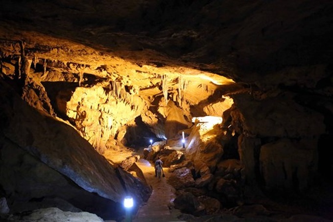 Thousand-year old cave gives Cao Bang a splendid beauty - 5