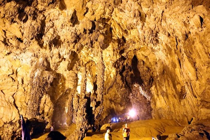 Thousand-year old cave gives Cao Bang a splendid beauty - 6