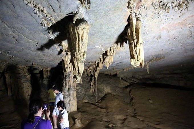 Thousand-year old cave gives Cao Bang a splendid beauty - 7