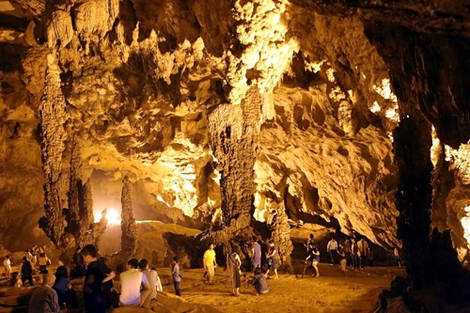 Thousand-year old cave gives Cao Bang a splendid beauty - 8