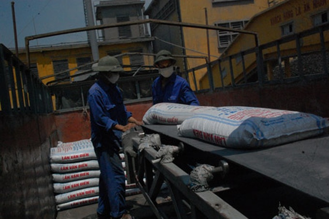 Road ban in Hanoi before Tet - 1