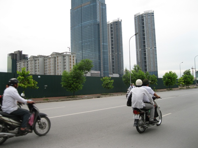 Empty land plots turned into parking lots, football pitches - 2