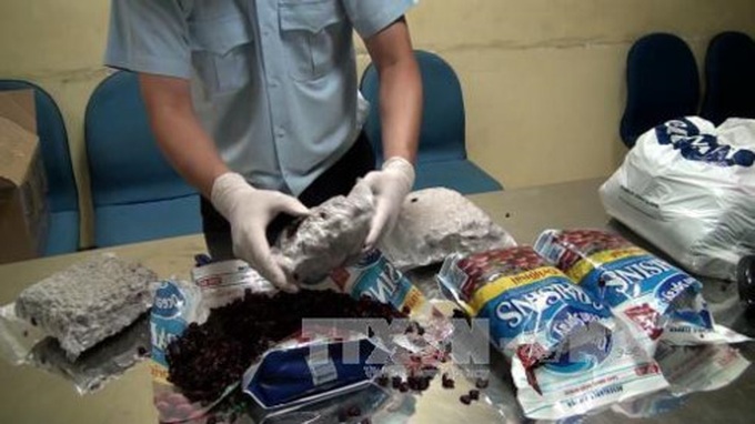 Customs officials find 12 kilos of pot disguised as dried fruit - 1