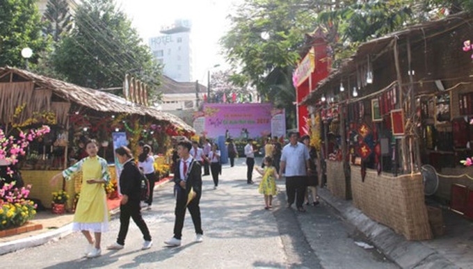 Busy Tet preparations across Vietnam - 2 Busy Tet preparations across Vietnam - 2