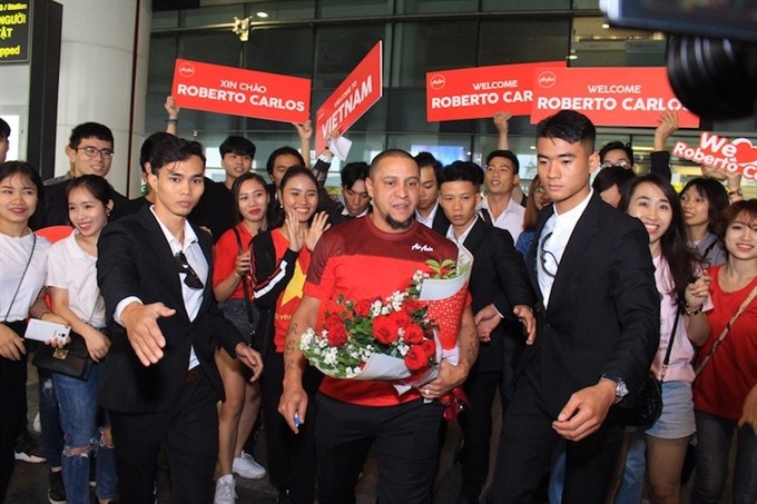 Brazil legend Roberto Carlos to come to Hanoi - 1