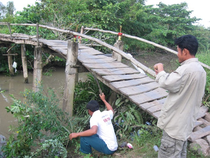 Delayed bridge project results in girl's death - 1