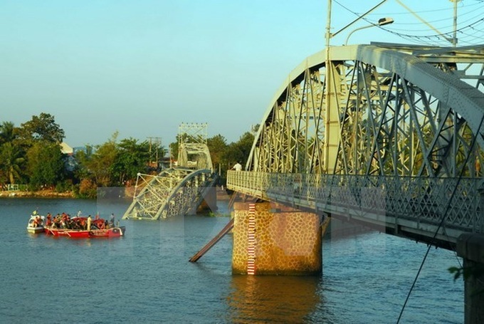 Two prosecuted for bridge collapse in Dong Nai - 1