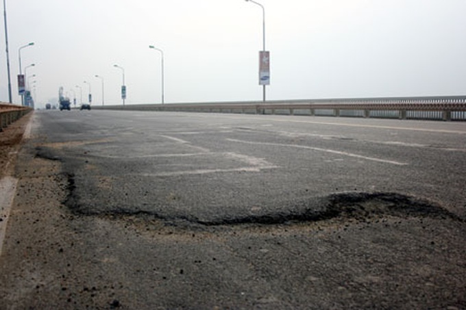 Thang Long bridge undergoes more repairs - 1 Thang Long bridge undergoes more repairs - 1