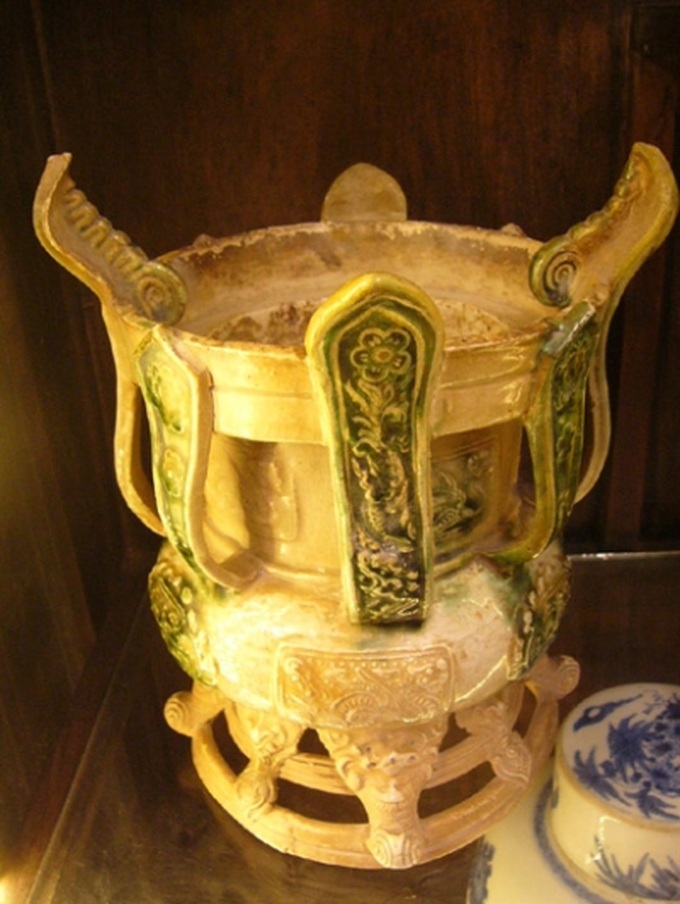 Antiques and precious paintings on display - 3