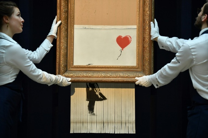 Banksy admits shredding stunt didn't go as planned - 1