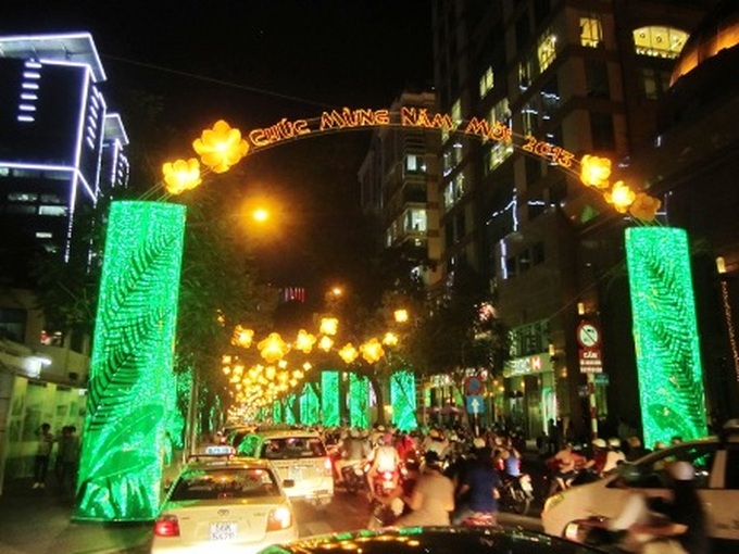 HCM City shines bright to welcome New Year - 1