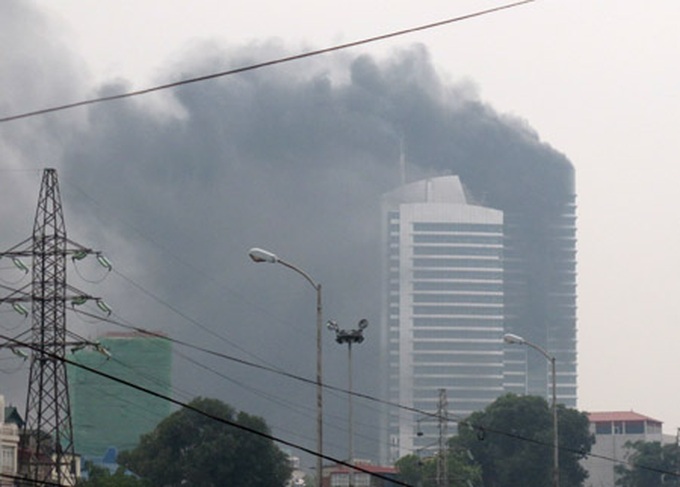 Fire prevention system fails during fire in 33-storey EVN towers - 1 Fire prevention system fails during fire in 33-storey EVN towers - 1