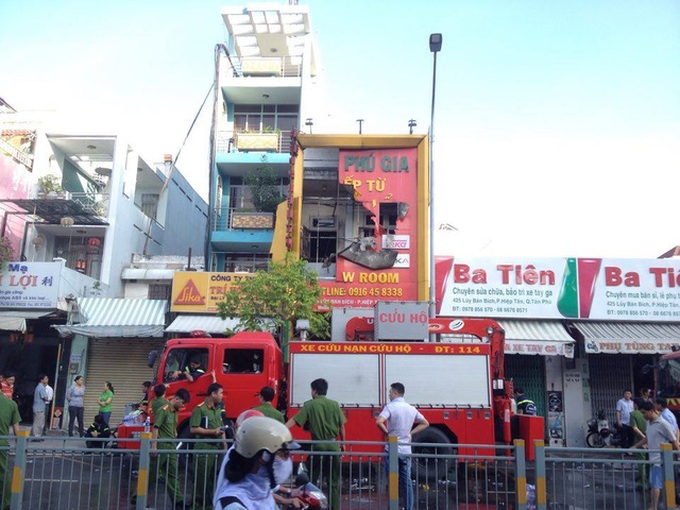 HCM City cooker shop fire kills four - 1