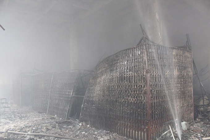 Hai Duong trade centre burnt down, causing great loss for 500 traders - 4 Hai Duong trade centre burnt down, causing great loss for 500 traders - 4
