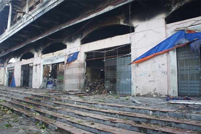 Hai Duong trade centre burnt down, causing great loss for 500 traders - 1 Hai Duong trade centre burnt down, causing great loss for 500 traders - 1