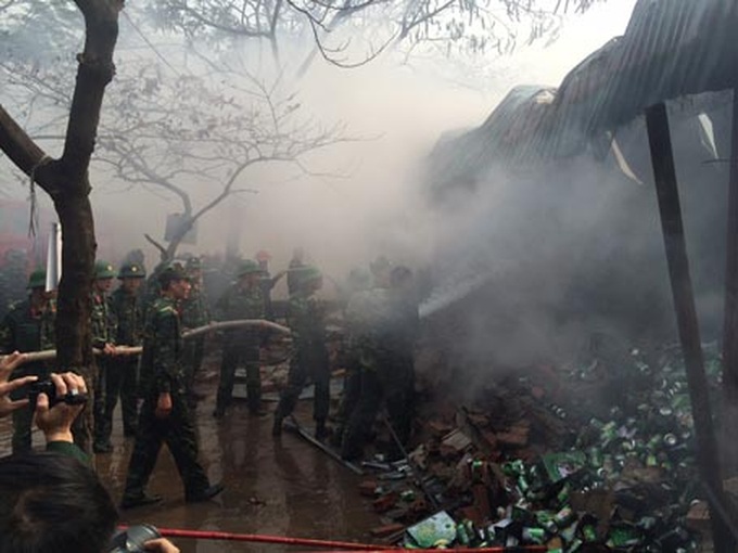 Fire ravages warehouse in Hanoi - 1 Fire ravages warehouse in Hanoi - 1
