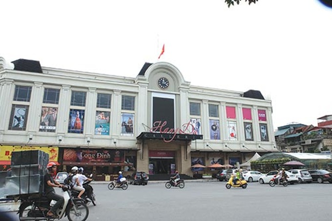 Hanoi authorities admit defeat on relocating historic markets - 1