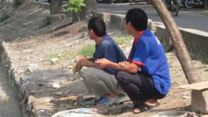 Hanoi’s day labourers struggle to find work - 3