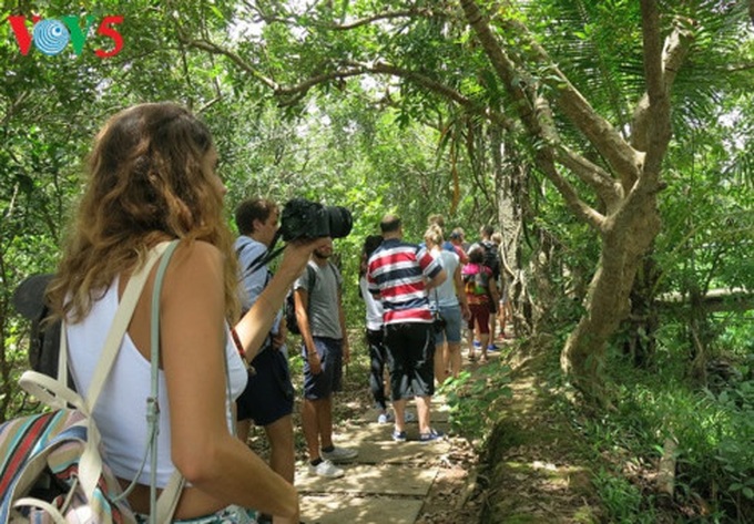 Thoi Son residents do eco-tourism - 1 Thoi Son residents do eco-tourism - 1