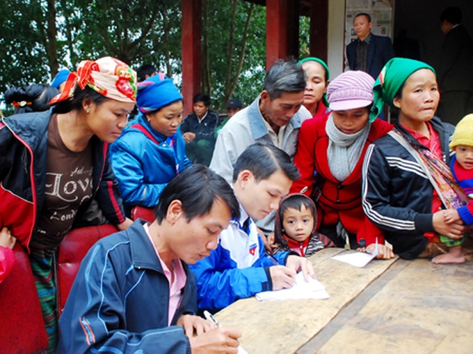 Young doctors provide free health checks - 2 Young doctors provide free health checks - 2