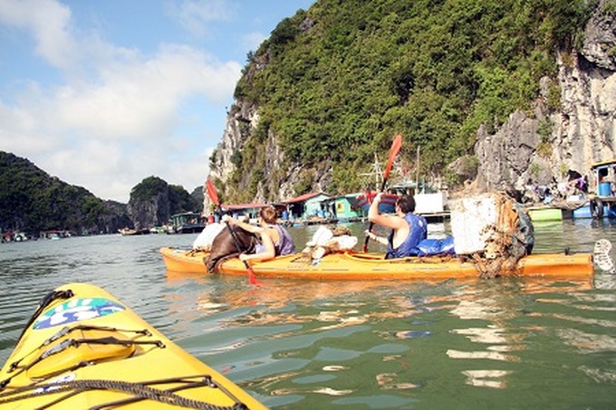 Clean up tour of Ha Long Bay - 2
