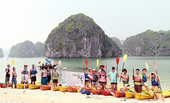 Clean up tour of Ha Long Bay - 1