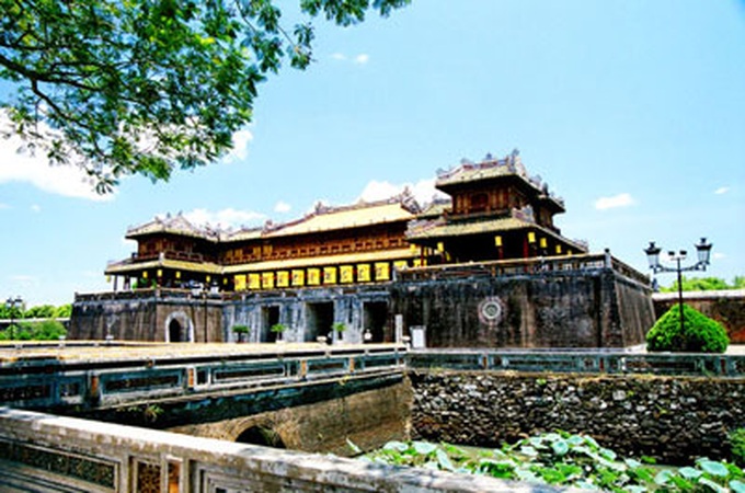Admission fees hiked for Hue historic sites - 1