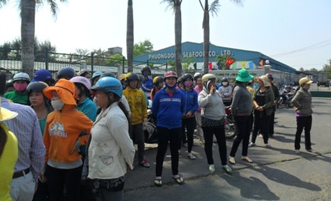 Hundreds of workers in Can Tho strike for Tet bonuses - 1