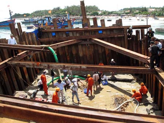 Ancient shipwreck ceramics found - 1