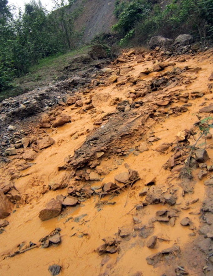 Untreated wastewater muddies Trai River - 5 Untreated wastewater muddies Trai River - 5