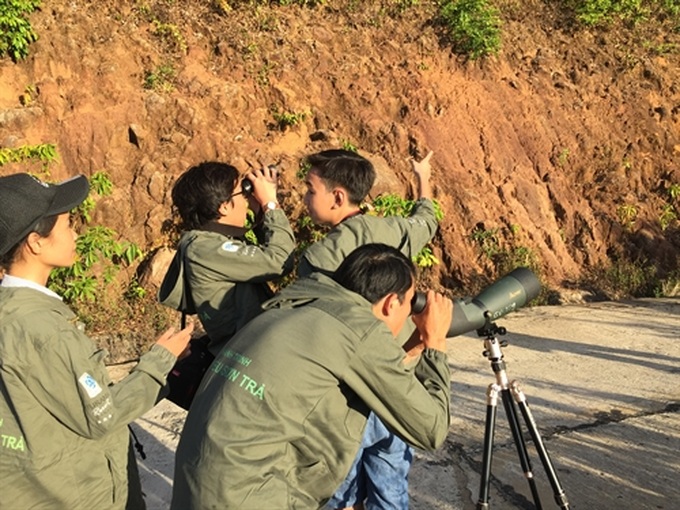 Vietnamese students win gold medal for langur research - 1