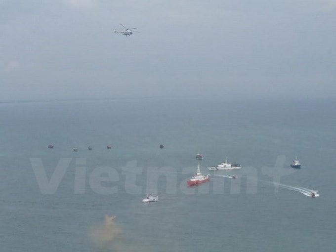Largest-ever aviation rescue drill practised in Nghe An - 1