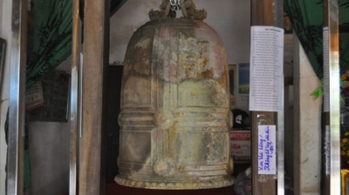 Ancient bronze bell found in Hung Yen province - 1